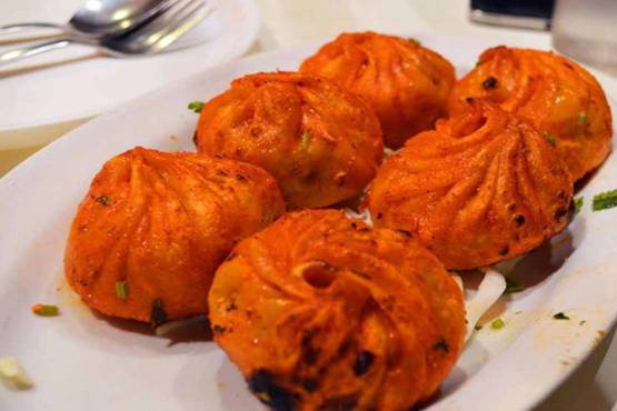 CHICKEN  TANDOORI MOMOS